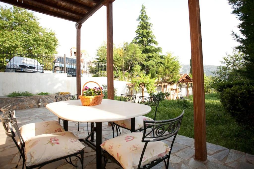 House In Delphi Villa ภายนอก รูปภาพ